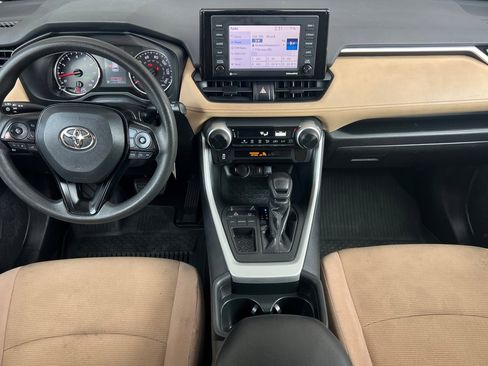 Used 2020 Toyota RAV4 LE image 5