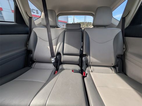 Used 2017 Toyota Prius V Four image 21