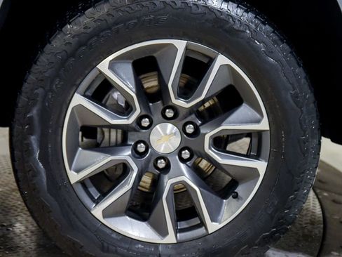 Used 2024 Chevrolet Silverado 1500 LT AWD/4WD image 16