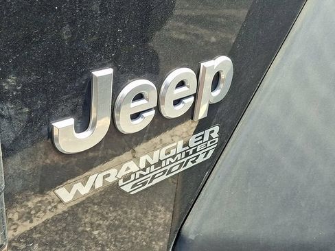 Used 2018 Jeep Wrangler Unlimited Sport S AWD/4WD image 8