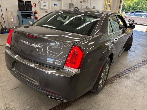 Used 2019 Chrysler 300 Limited AWD/4WD image 5