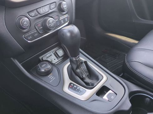 Used 2016 Jeep Cherokee Limited AWD/4WD image 33