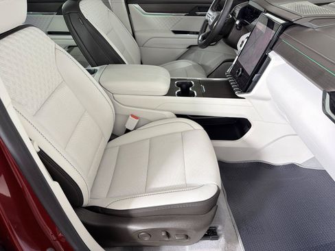 Used 2024 GMC Acadia Denali FWD image 11