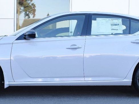 New 2025 Nissan Altima 2.5 SR w/ SR Premium Package image 2