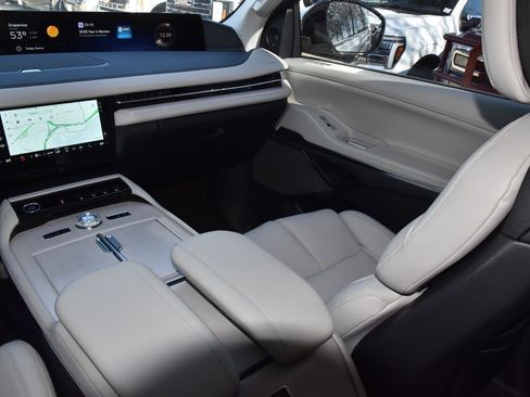 New 2025 Lincoln Navigator L Reserve image 18