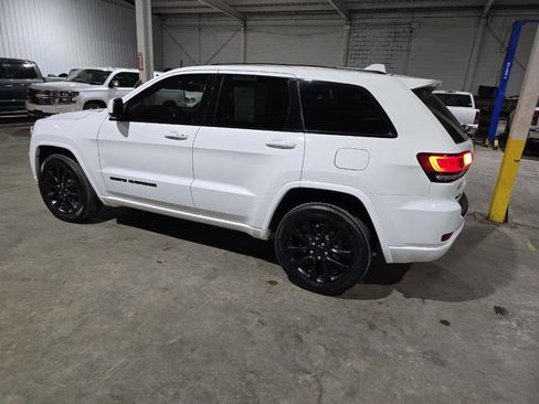 Used 2018 Jeep Grand Cherokee Altitude image 8