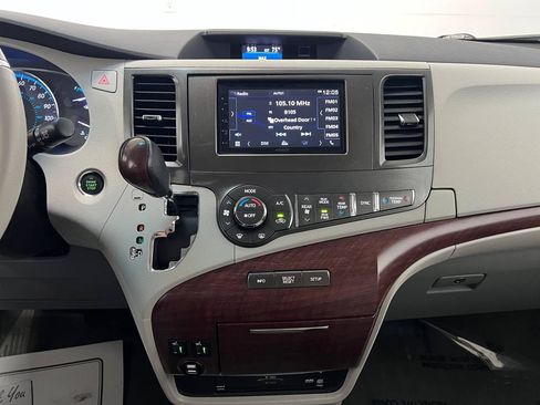 Used 2013 Toyota Sienna Limited w/ Premium Pkg AWD/4WD image 17