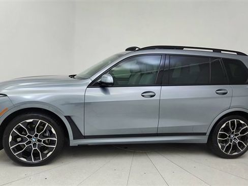 Used 2023 BMW X7 xDrive40i w/ M Sport Package image 3