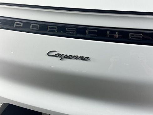 Certified 2023 Porsche Cayenne Platinum Edition image 33