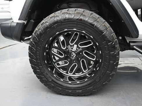 Used 2024 Jeep Wrangler Unlimited Rubicon AWD/4WD image 39