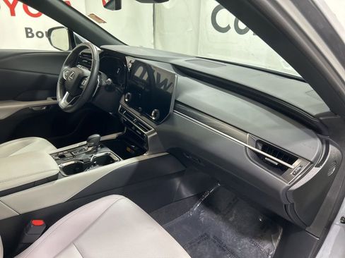 Used 2024 Lexus RX 350h w/ Convenience Package image 13