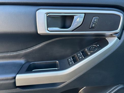 Used 2023 Ford Explorer XLT w/ Equipment Group 202A image 11