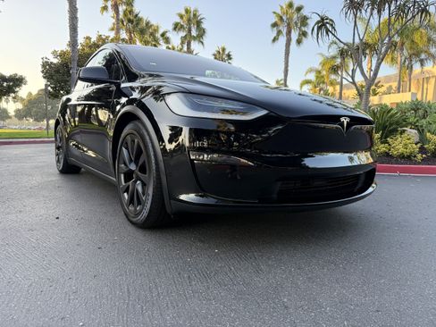 Used 2022 Tesla Model X image 9