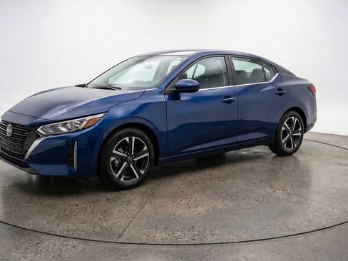 Used 2025 Nissan Sentra SV image 3