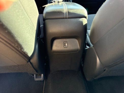 Used 2024 Nissan Sentra SV FWD image 14