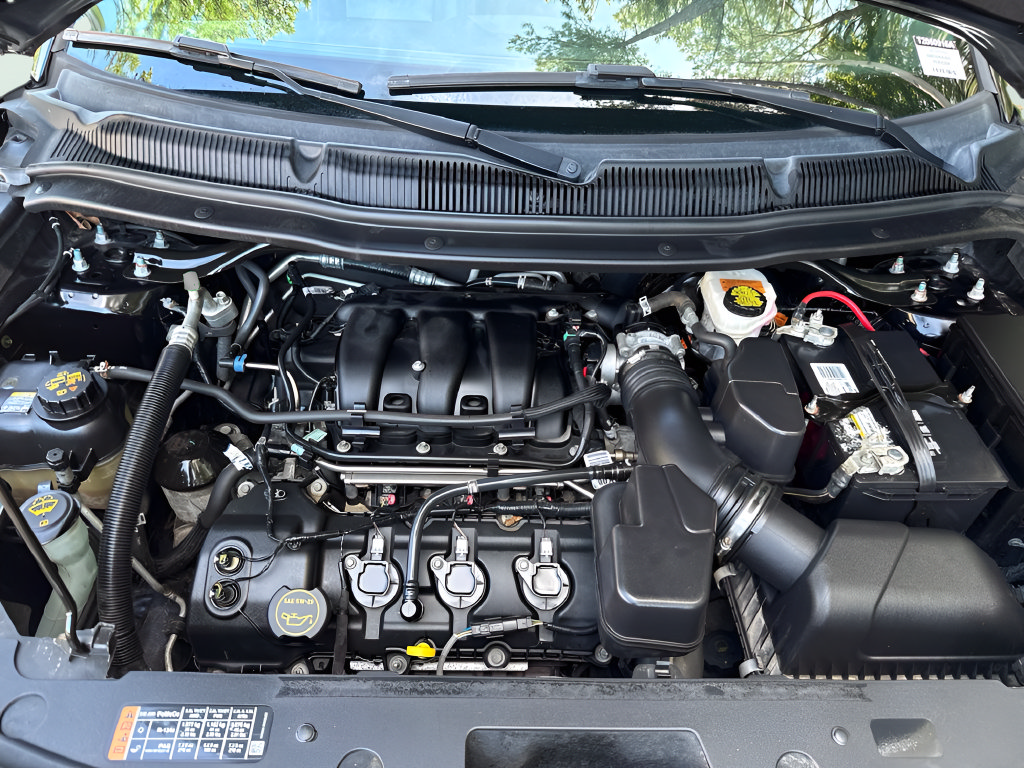 Used 2019 Ford Explorer XLT w/ Equipment Group 202A AWD/4WD image 44