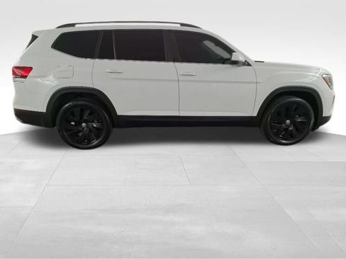 Used 2024 Volkswagen Atlas SE w/ Black Wheel Package FWD image 8