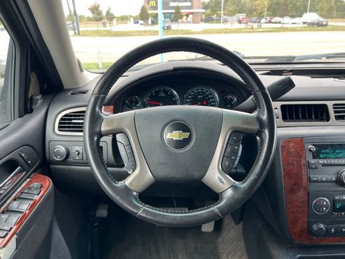 Used 2012 Chevrolet Suburban LT image 18