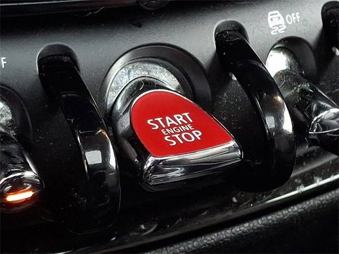 Used 2017 MINI Cooper Clubman ALL4 image 24