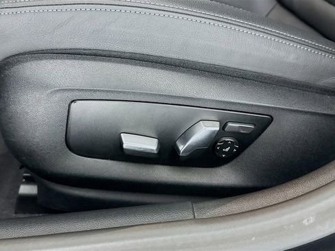 Used 2023 BMW 530i xDrive 530i xDrive w/ Premium Package image 21