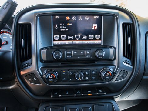 Used 2016 GMC Sierra 1500 SLT w/ All-Terrain Package AWD/4WD image 17
