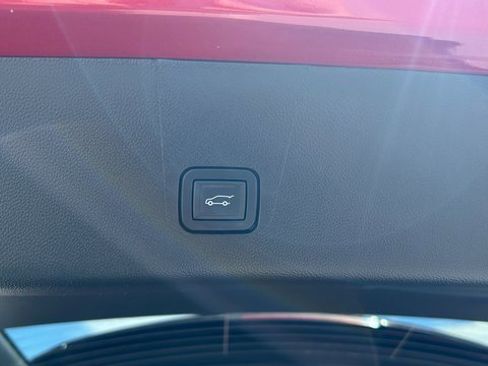 Certified 2023 Chevrolet Traverse RS image 38