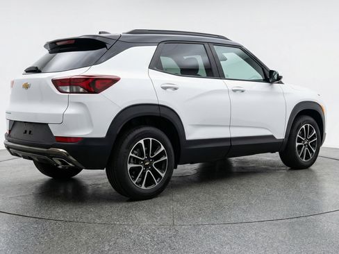 Used 2025 Chevrolet TrailBlazer LT image 9