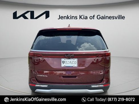 Used 2024 Kia Carnival LX FWD image 5