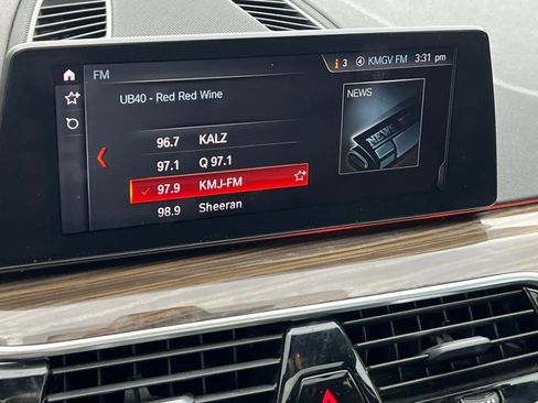 Used 2018 BMW 530e w/ Premium Package 2 image 18