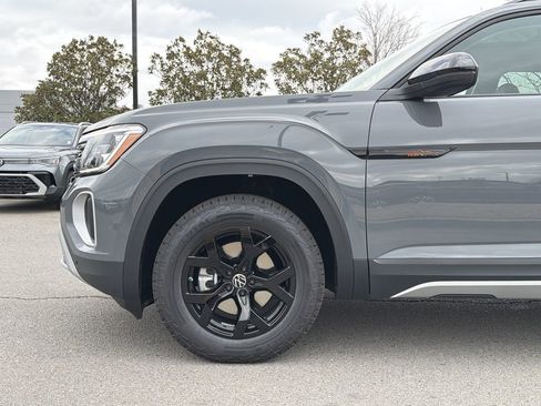 New 2026 Volkswagen Atlas Peak Edition image 9