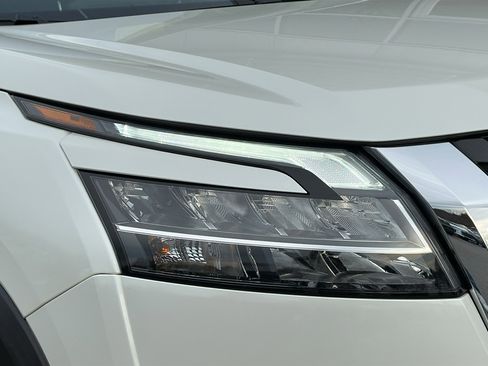 Certified 2023 Nissan Pathfinder SL image 4