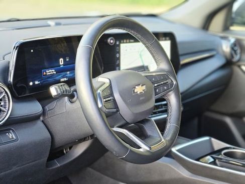 Used 2025 Chevrolet Equinox LT FWD image 12
