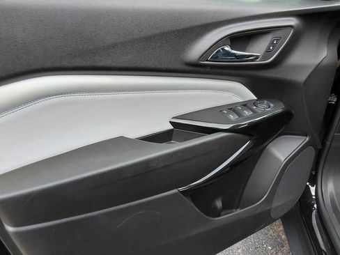 Used 2025 Chevrolet Trax LT FWD image 10