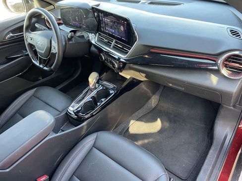 Used 2025 Chevrolet Trax RS w/ Driver Confidence Package image 11