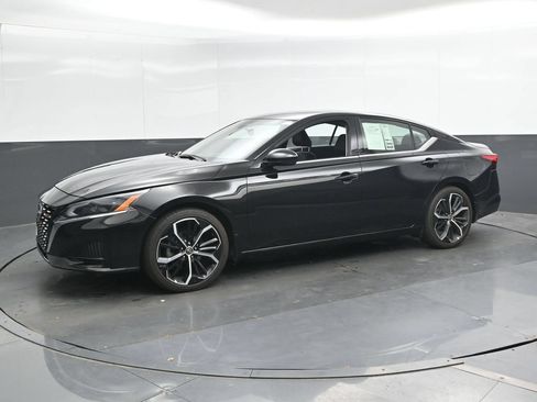 Used 2025 Nissan Altima 2.5 SR w/ SR Premium Package FWD image 7