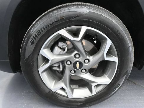 Used 2026 Chevrolet Trax LT w/ LT Convenience Package FWD image 21