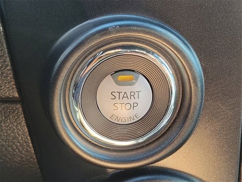 Used 2023 Nissan Titan PRO-4X w/ Pro-4x Convenience Package image 8