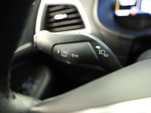 Used 2022 Ford Edge SEL image 25