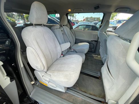 Used 2013 Toyota Sienna LE FWD image 14