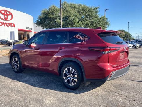 Used 2024 Toyota Highlander XLE FWD image 7