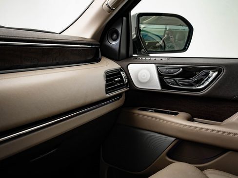 Used 2024 Lincoln Navigator Reserve image 41