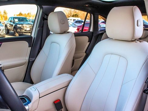 Used 2024 Mercedes-Benz GLA 250 4MATIC image 32