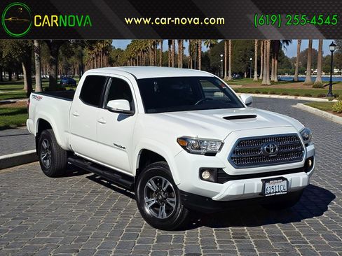 Used 2017 Toyota Tacoma TRD Sport image 1