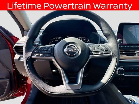 Used 2025 Nissan Altima 2.5 SV image 8