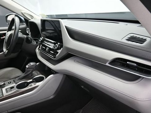 Used 2021 Toyota Highlander Platinum image 42