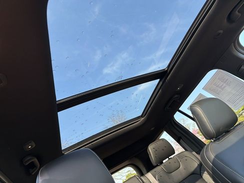 Used 2025 Jeep Grand Cherokee Limited w/ Black Appearance Package image 15