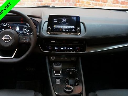 Used 2022 Nissan Rogue SV w/ SV Premium Package image 11