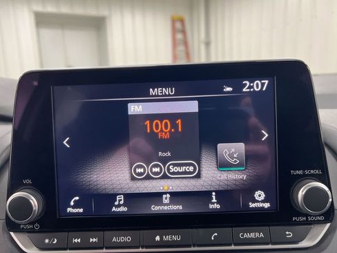 Used 2024 Nissan Rogue SV image 14