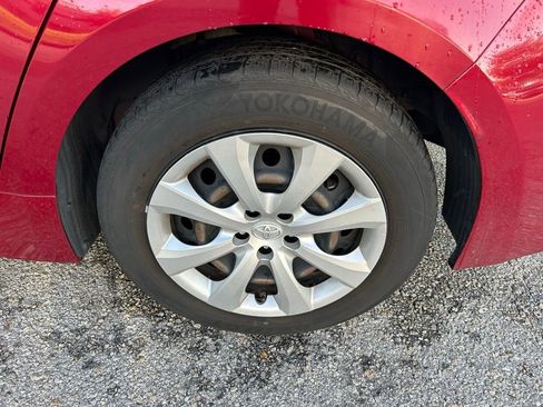 Used 2022 Toyota Corolla LE image 9