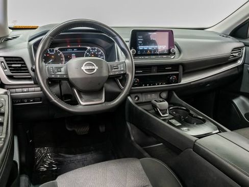Used 2025 Nissan Rogue SV FWD image 8